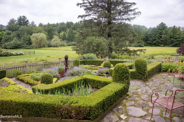 $1,300,000 | 18 Goodrich Street, Stockbridge, MA 01262