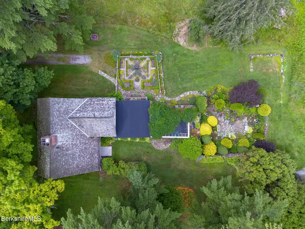 $1,300,000 | 18 Goodrich Street, Stockbridge, MA 01262