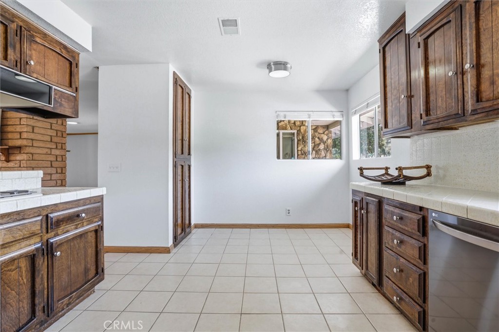 652 Pomeroy Road Nipomo, CA 93444 - Photo 16 of 60 Kitchen