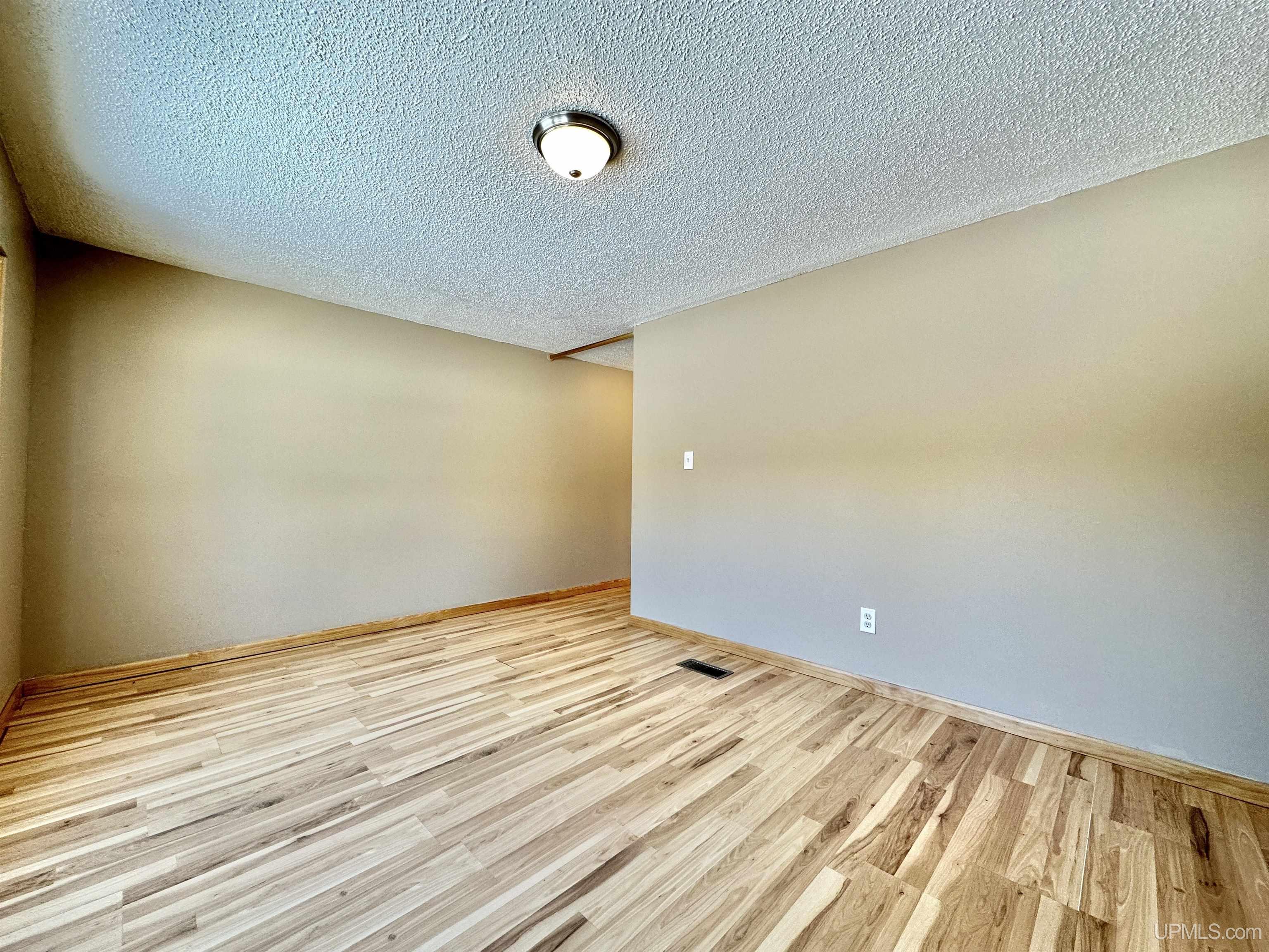 5042 12th Road Escanaba, MI 49829 - Photo 21 of 38