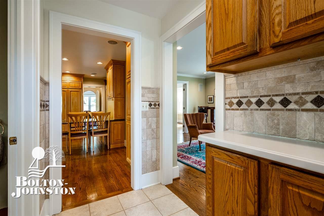 627 Lincoln Road Grosse Pointe, MI 48230 - Photo 17 of 60 50010965-17.JPG