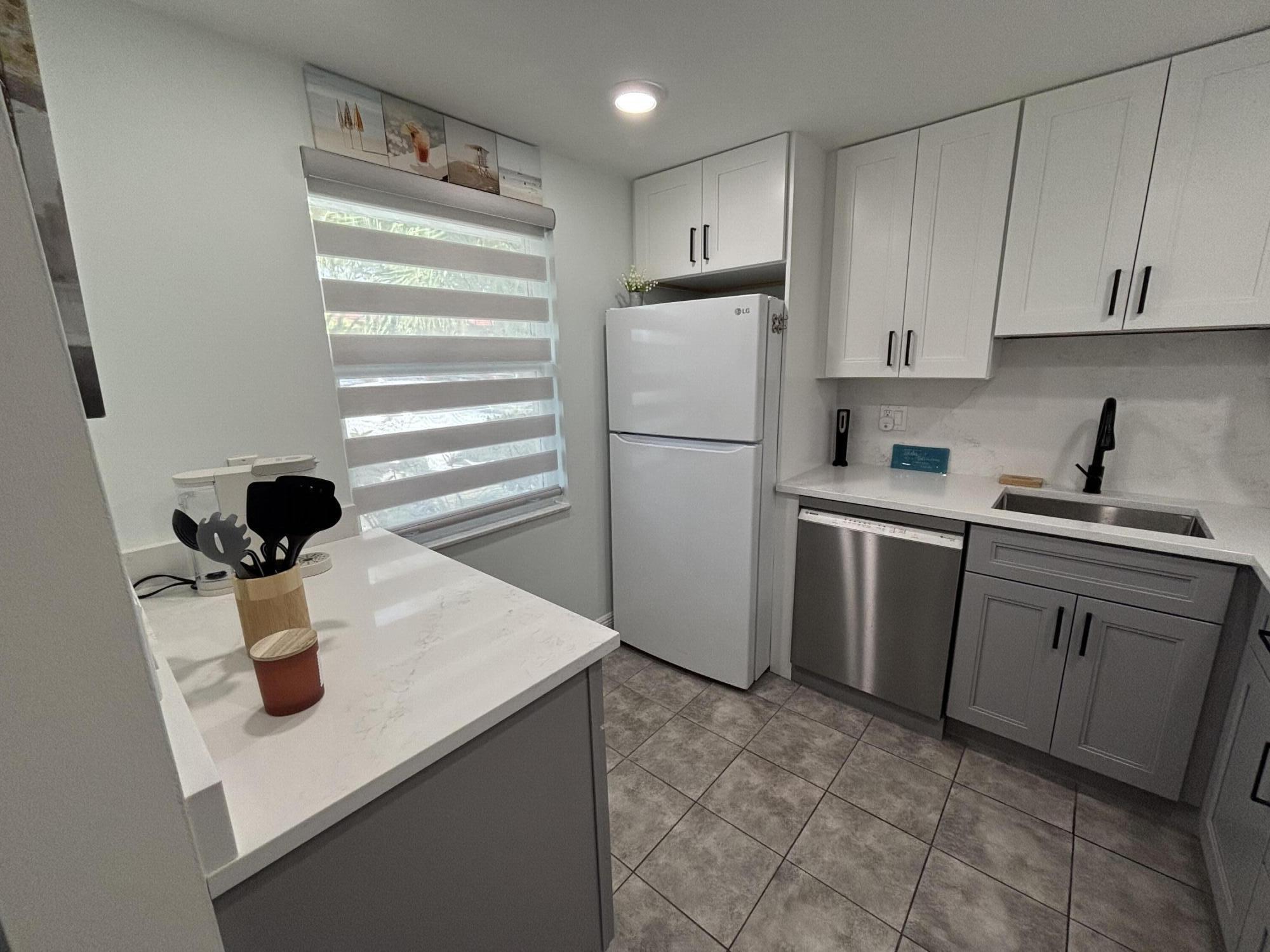 33 Abbey Lane, Unit 106 Delray Beach, FL 33446 - Photo 5 of 35 IMG_2635