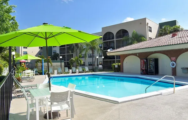 $2,358 | 17350 Northwest 68th Avenue, Unit 300419, Hialeah, FL 33015