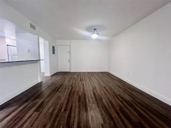 $2,358 | 17350 Northwest 68th Avenue, Unit 300419, Hialeah, FL 33015