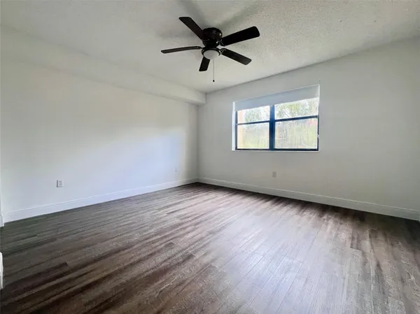 $2,358 | 17350 Northwest 68th Avenue, Unit 300419, Hialeah, FL 33015