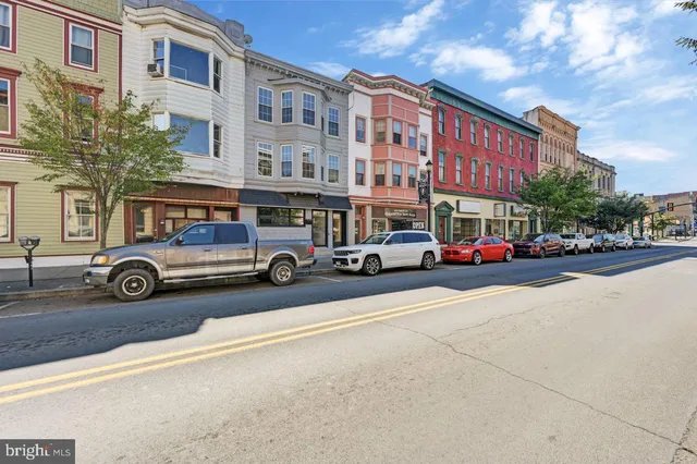 $1,700 | 128 East Broad Street, Tamaqua, PA 18252