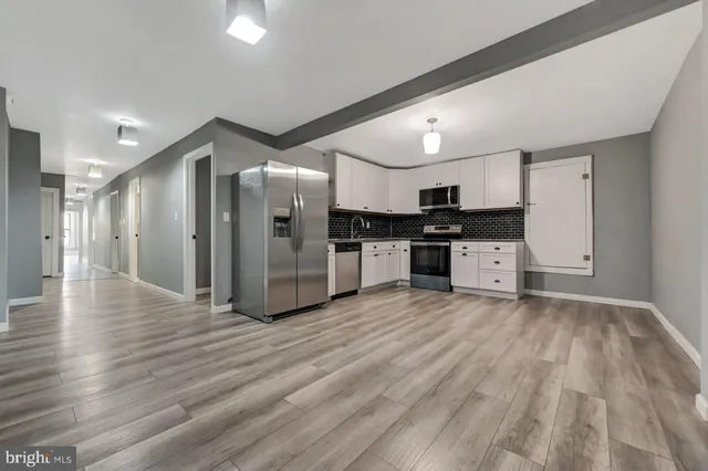 $1,700 | 128 East Broad Street, Tamaqua, PA 18252