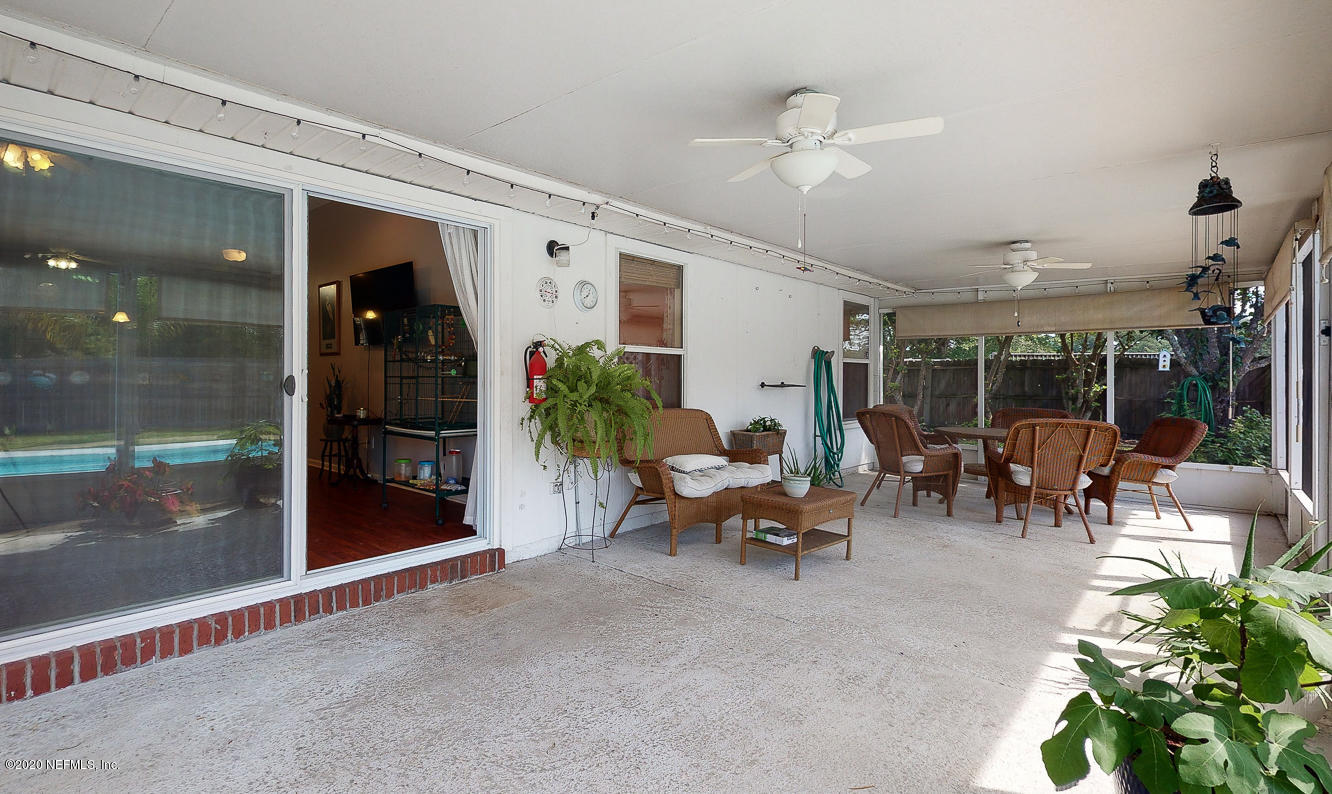 8232 Leafcrest Drive Jacksonville, FL 32244 - Photo 20 of 33 a living room with furniture
