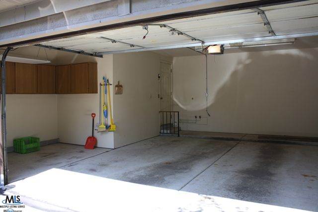 1809 Thomas Court, Unit 218 Rochester, MI 48309 - Photo 14 of 17 31111363-13.JPG