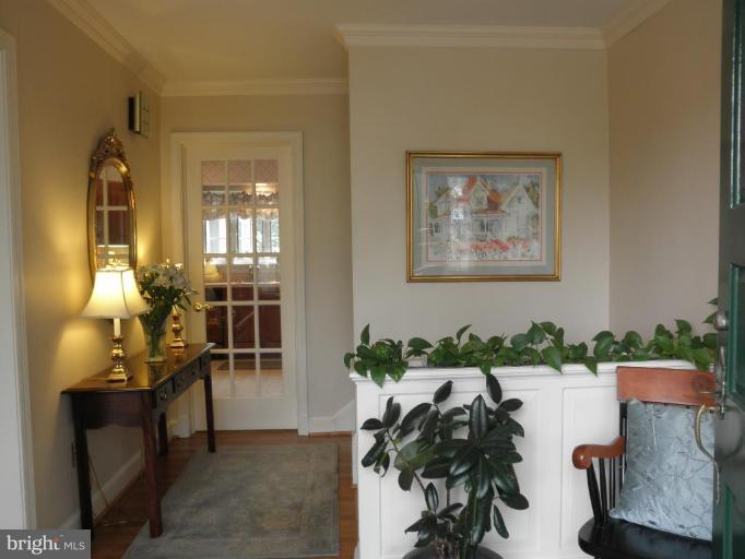 4620 32nd Road North Arlington, VA 22207 - Photo 1 of 28 Entrance / Foyer