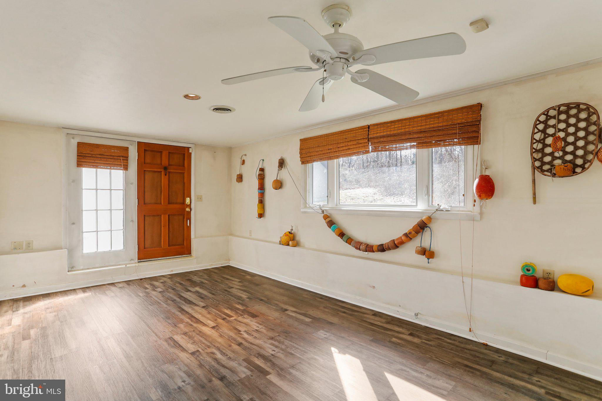 112 Riverview Drive Falling Waters, WV 25419 - Photo 18 of 47 Sun room!