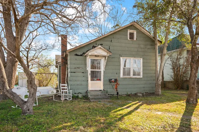 a front view of house with yard