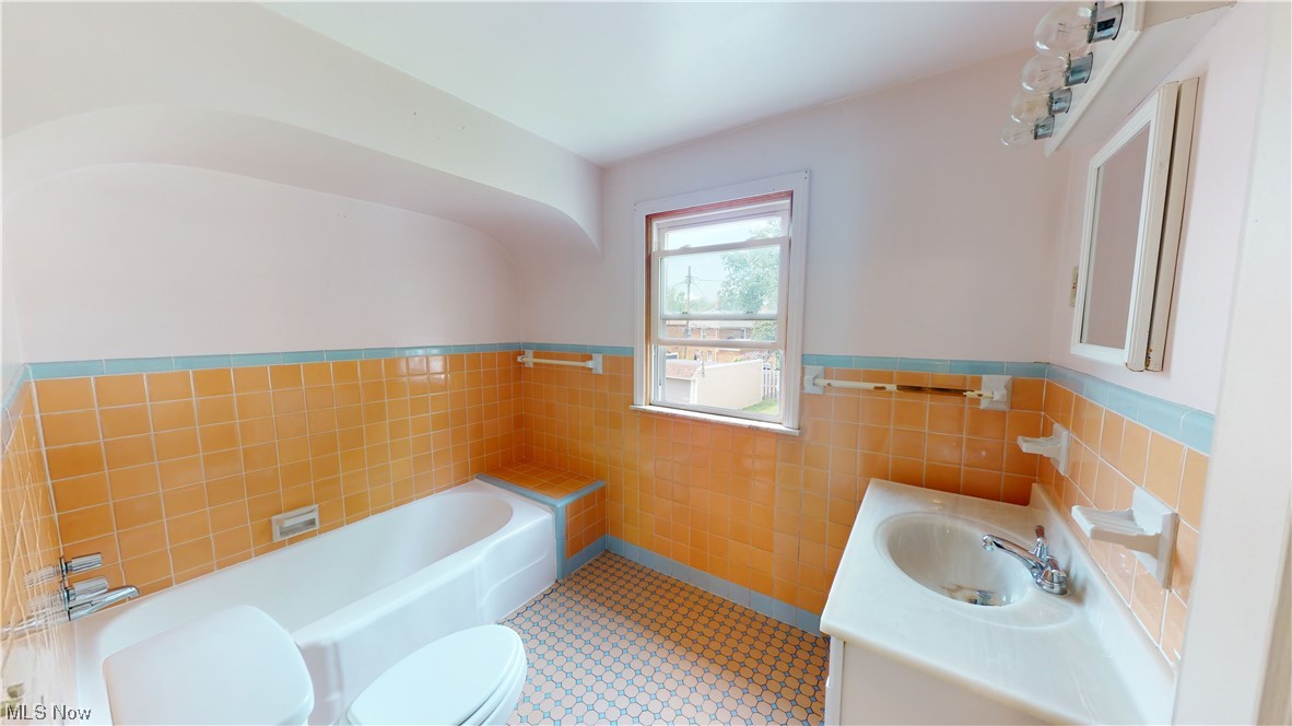 2176 Fenwick Road University Heights, OH 44118 - Photo 14 of 34