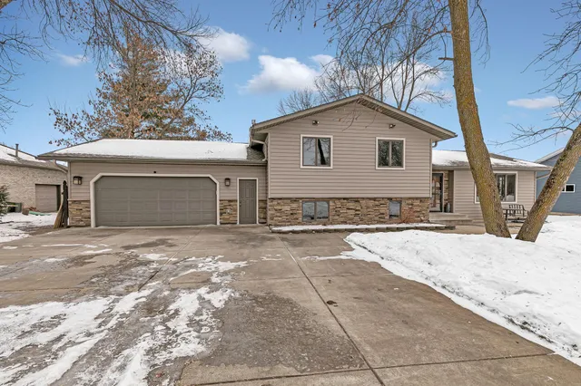 $480,000 | 33744 Highland Terrace, Avon, MN 56310