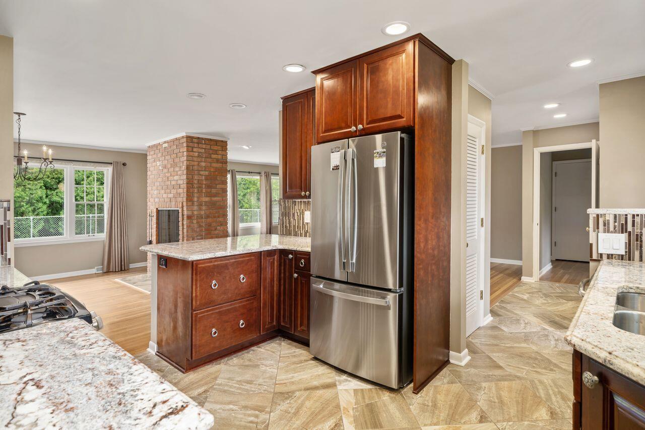 2110 Lytham Road Columbus, OH 43220 - Photo 12 of 39 Kitchen