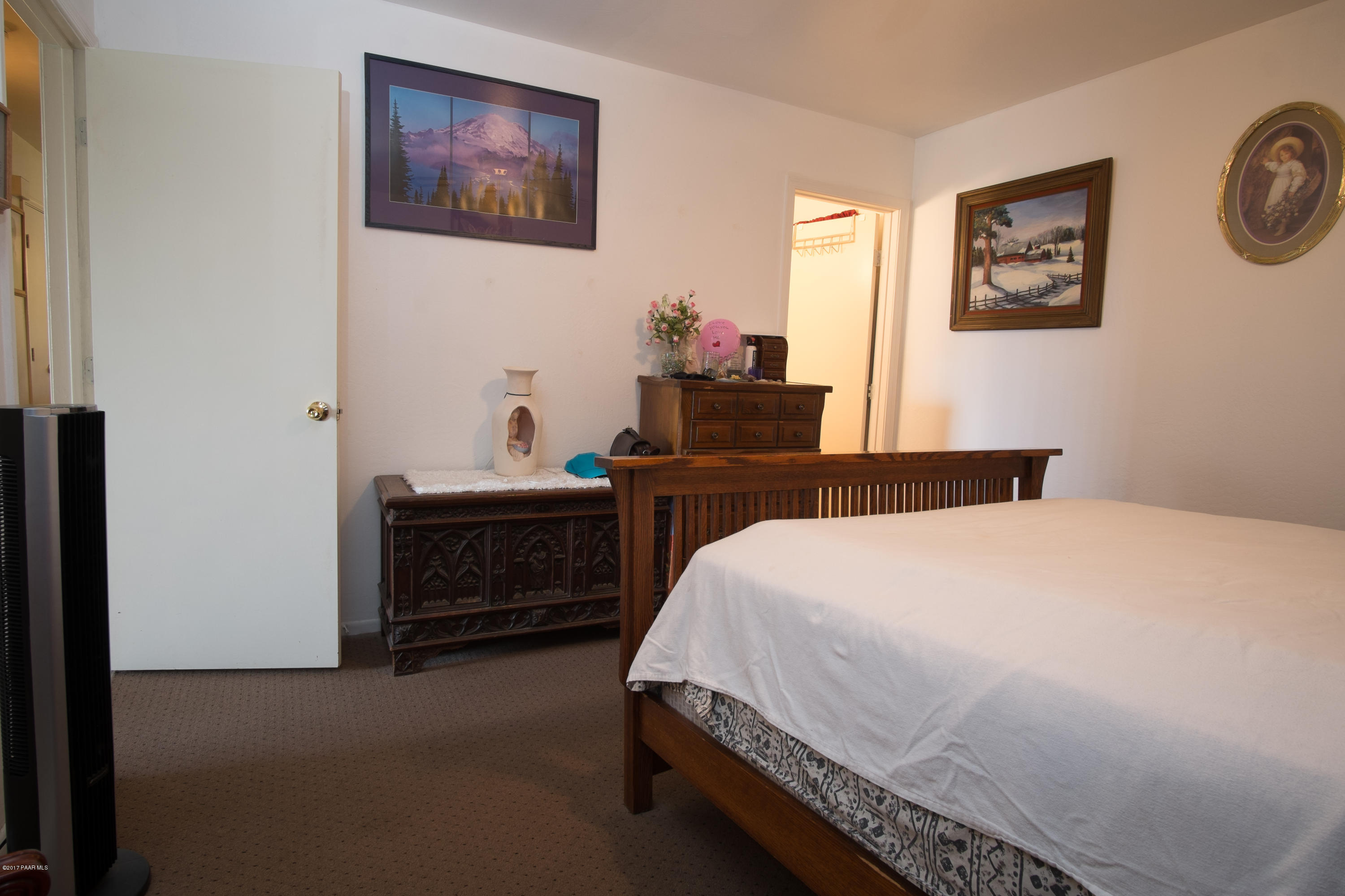22530 North Malapai Ridge Road Paulden, AZ 86334 - Photo 15 of 37 Master bedroom