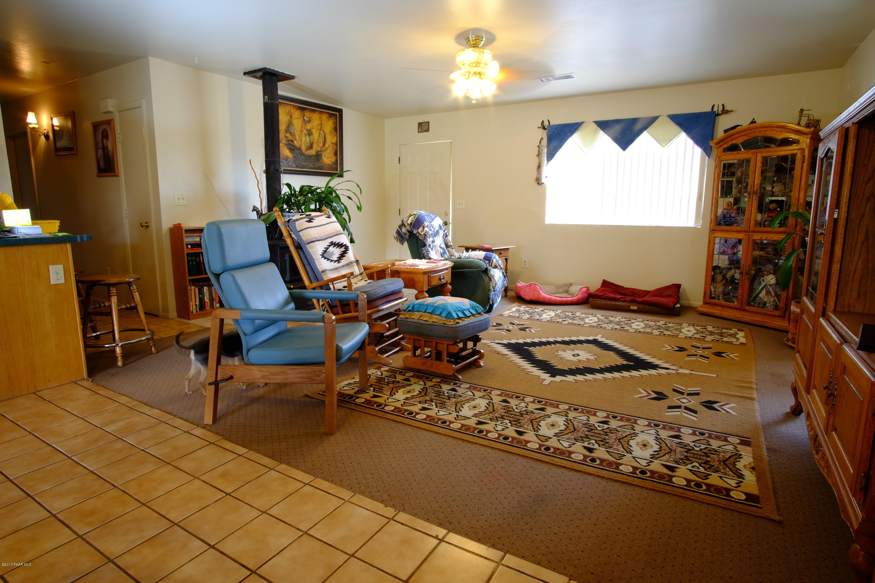 22530 North Malapai Ridge Road Paulden, AZ 86334 - Photo 5 of 37 Living Room