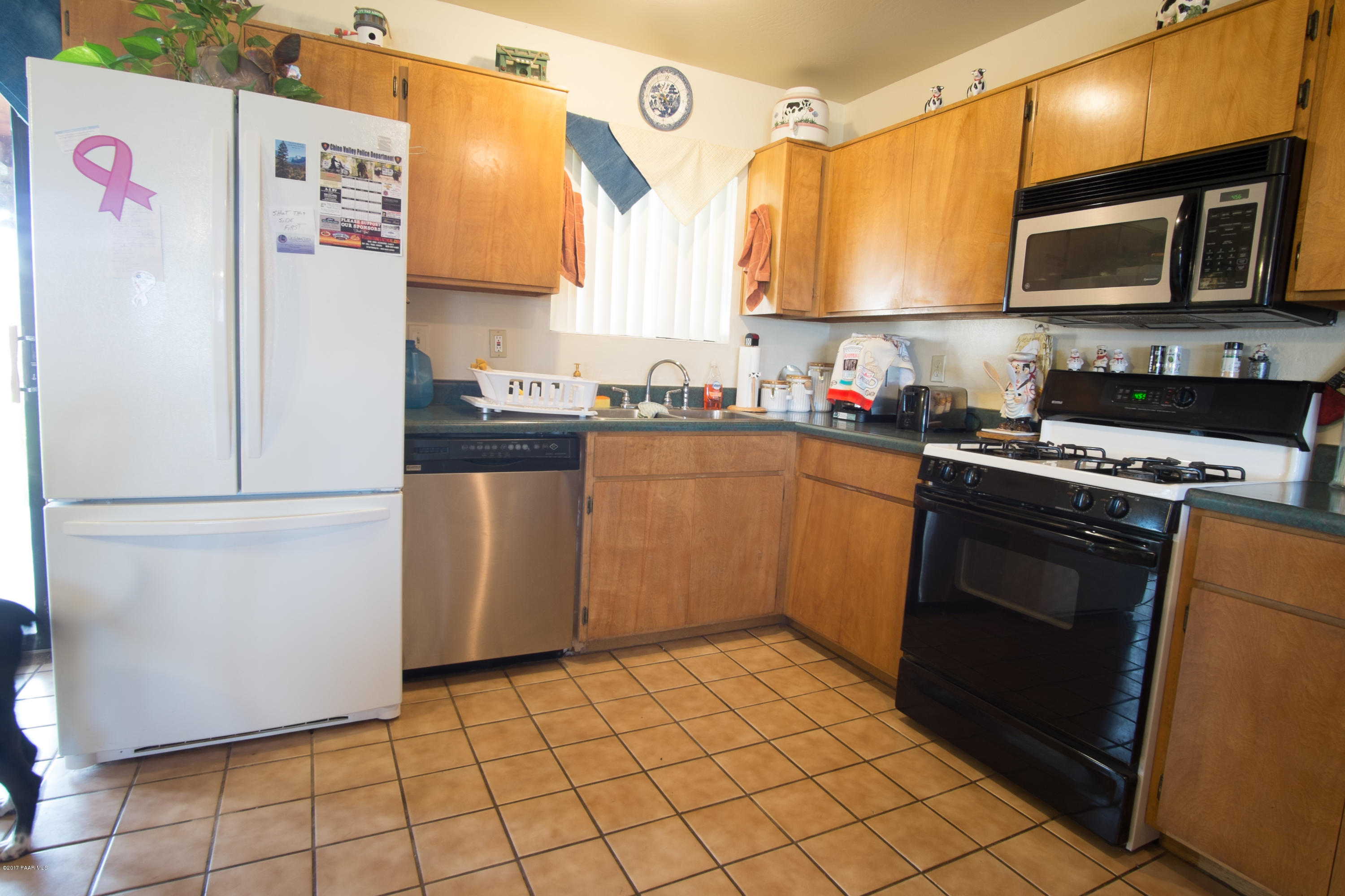 22530 North Malapai Ridge Road Paulden, AZ 86334 - Photo 9 of 37 Kitchen with Tile floor