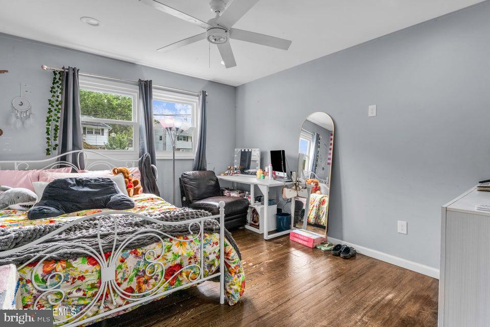 25 Eileen Way Edison, NJ 08837 - Photo 14 of 31 a bedroom with bed and window