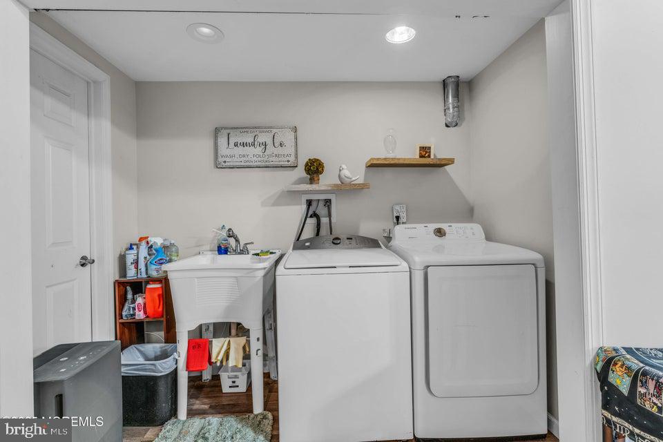25 Eileen Way Edison, NJ 08837 - Photo 23 of 31 a utility room with dryer and washer