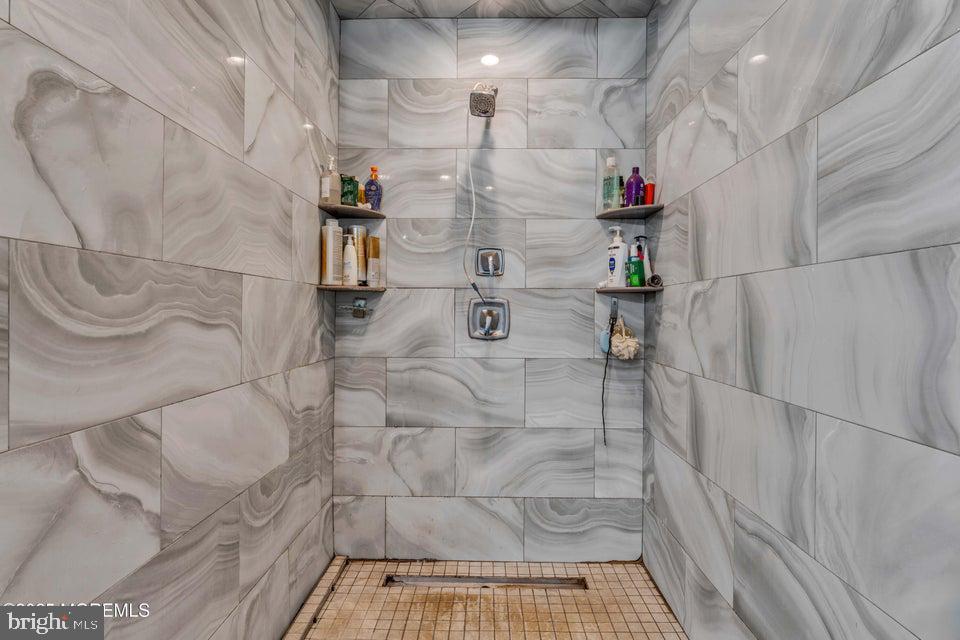 25 Eileen Way Edison, NJ 08837 - Photo 26 of 31 a bathroom with a shower