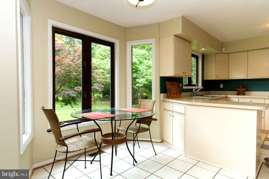 2970 Valley View Road Annapolis, MD 21401 - Photo 15 of 30 Casual Dining Area in Sunny Bay