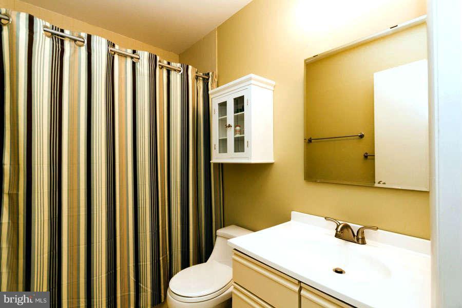 2970 Valley View Road Annapolis, MD 21401 - Photo 26 of 30 Attractively Appointed Baths