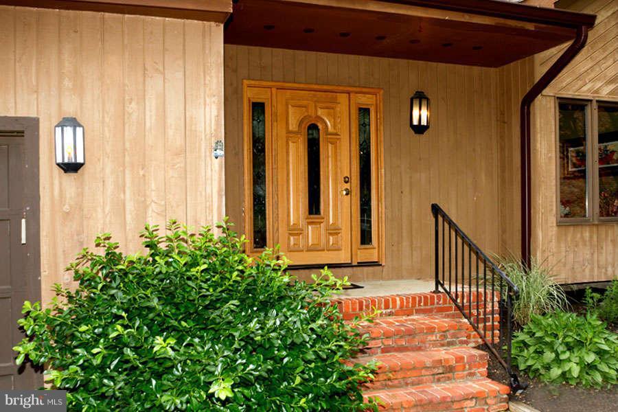 2970 Valley View Road Annapolis, MD 21401 - Photo 8 of 30 Handsome Brick Entry