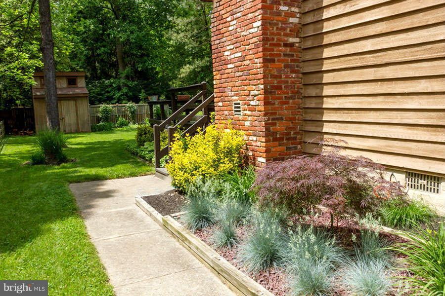 2970 Valley View Road Annapolis, MD 21401 - Photo 9 of 30 Professional Landscaping and Hardscaping