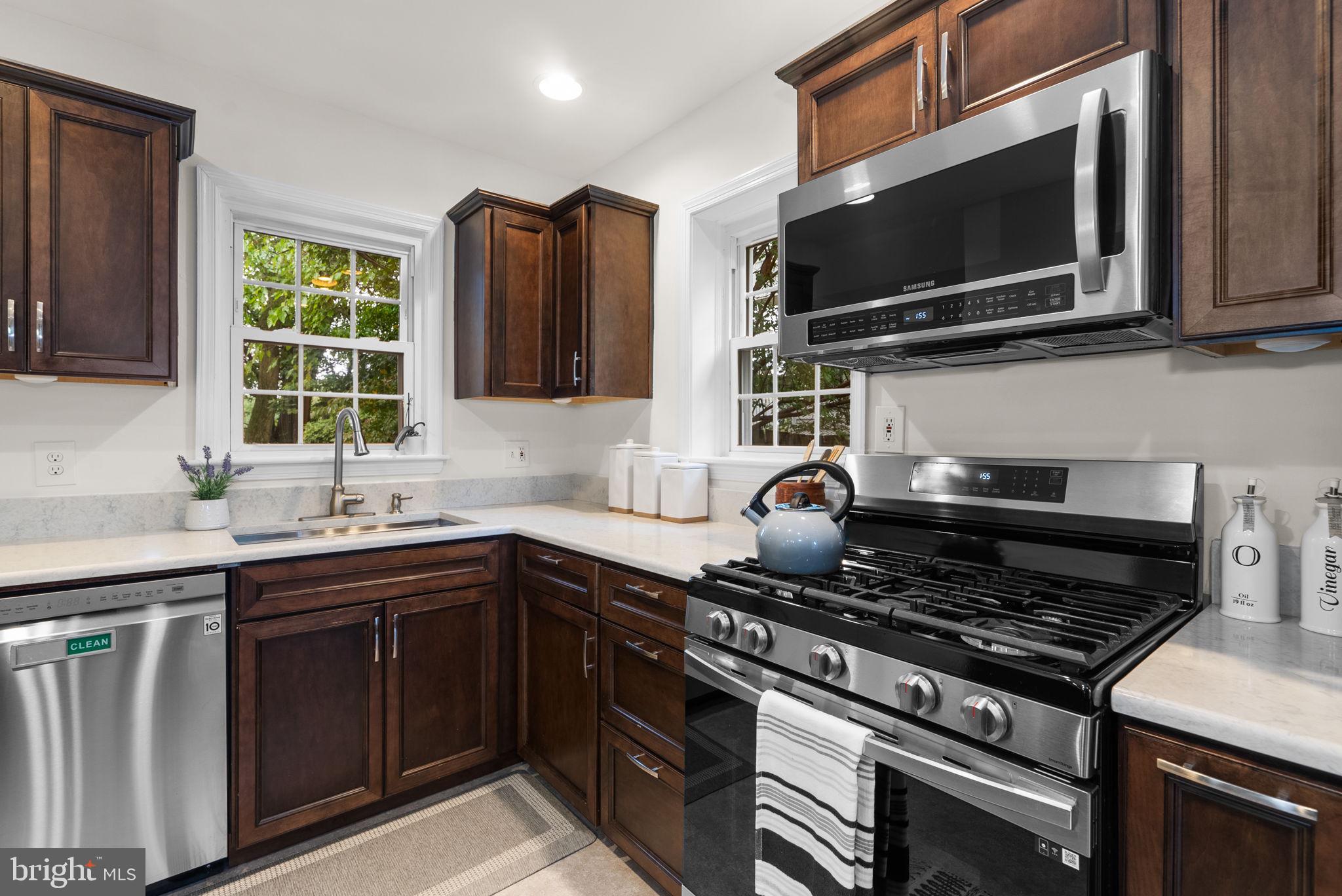 9906 Woodburn Road Silver Spring, MD 20901 - Photo 10 of 41