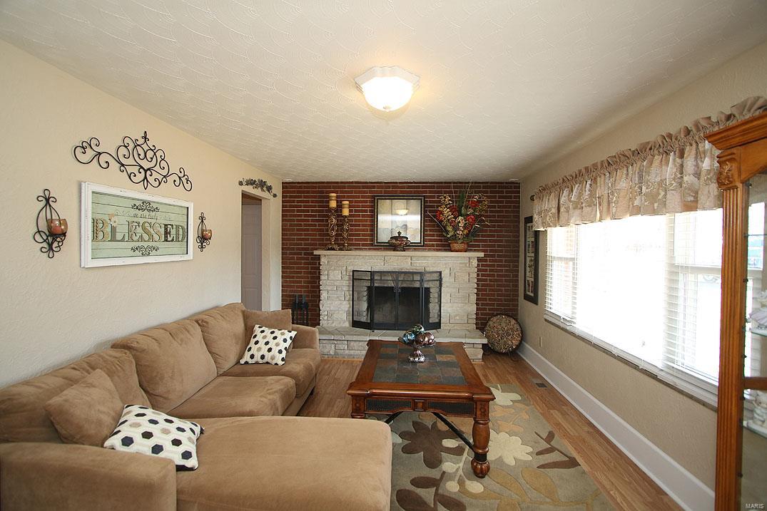 770 Berry Road Wood River, IL 62095 - Photo 4 of 39