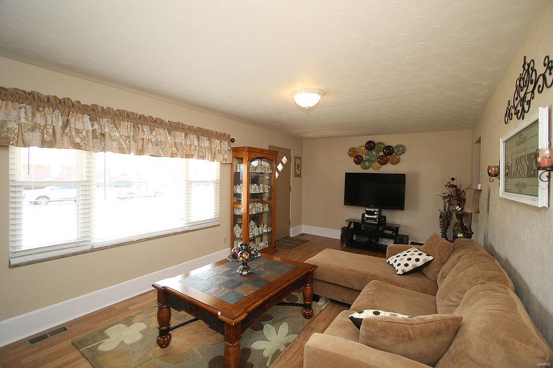 770 Berry Road Wood River, IL 62095 - Photo 6 of 39