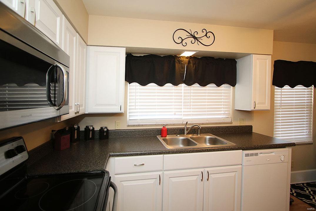 770 Berry Road Wood River, IL 62095 - Photo 10 of 39
