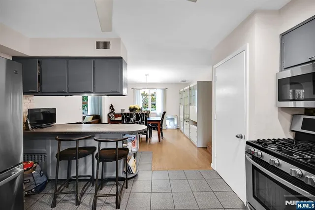 $799,900 | 1061 Roosevelt Avenue, New Milford, NJ 07646