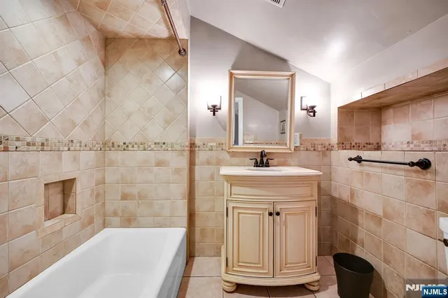 $799,900 | 1061 Roosevelt Avenue, New Milford, NJ 07646