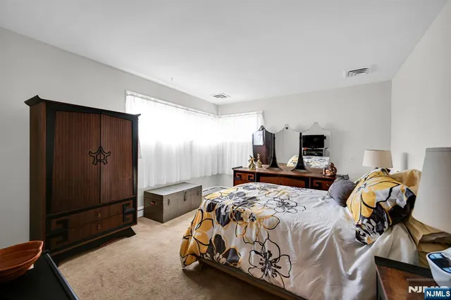 $799,900 | 1061 Roosevelt Avenue, New Milford, NJ 07646