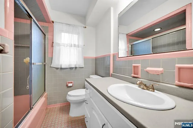 $799,900 | 1061 Roosevelt Avenue, New Milford, NJ 07646