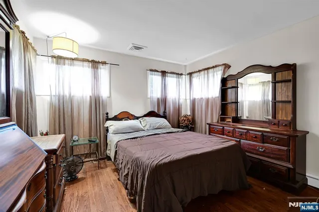 $799,900 | 1061 Roosevelt Avenue, New Milford, NJ 07646