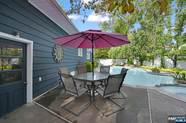 $799,900 | 1061 Roosevelt Avenue, New Milford, NJ 07646