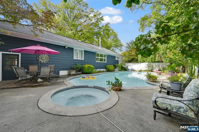 $799,900 | 1061 Roosevelt Avenue, New Milford, NJ 07646