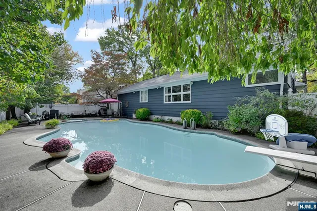 $799,900 | 1061 Roosevelt Avenue, New Milford, NJ 07646