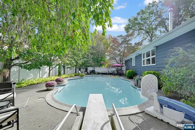 $799,900 | 1061 Roosevelt Avenue, New Milford, NJ 07646