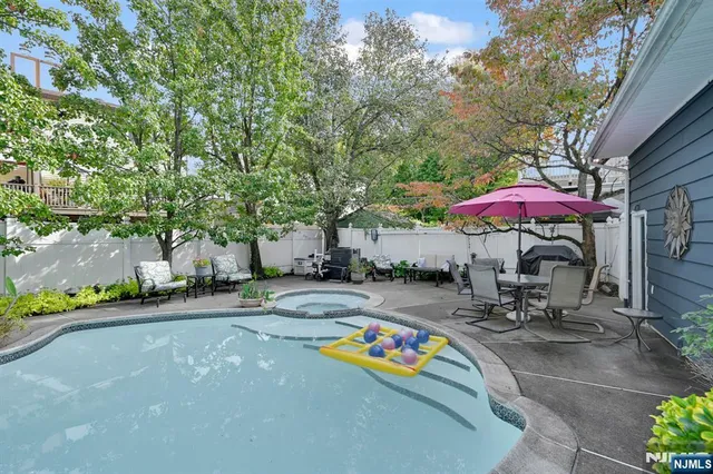 $799,900 | 1061 Roosevelt Avenue, New Milford, NJ 07646