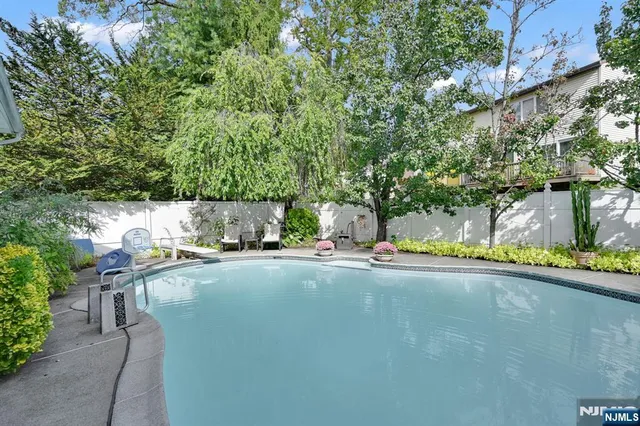 $799,900 | 1061 Roosevelt Avenue, New Milford, NJ 07646