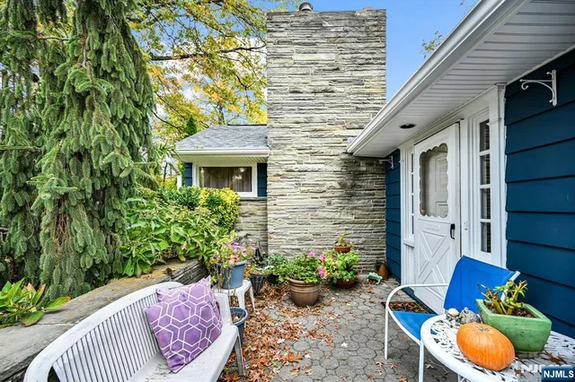 $799,900 | 1061 Roosevelt Avenue, New Milford, NJ 07646