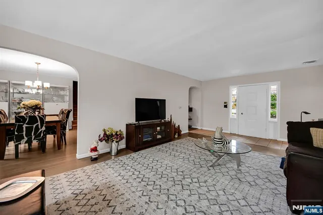 $799,900 | 1061 Roosevelt Avenue, New Milford, NJ 07646