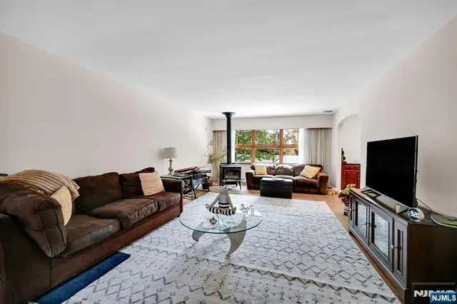 $799,900 | 1061 Roosevelt Avenue, New Milford, NJ 07646