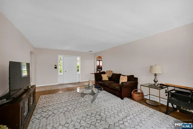 $799,900 | 1061 Roosevelt Avenue, New Milford, NJ 07646