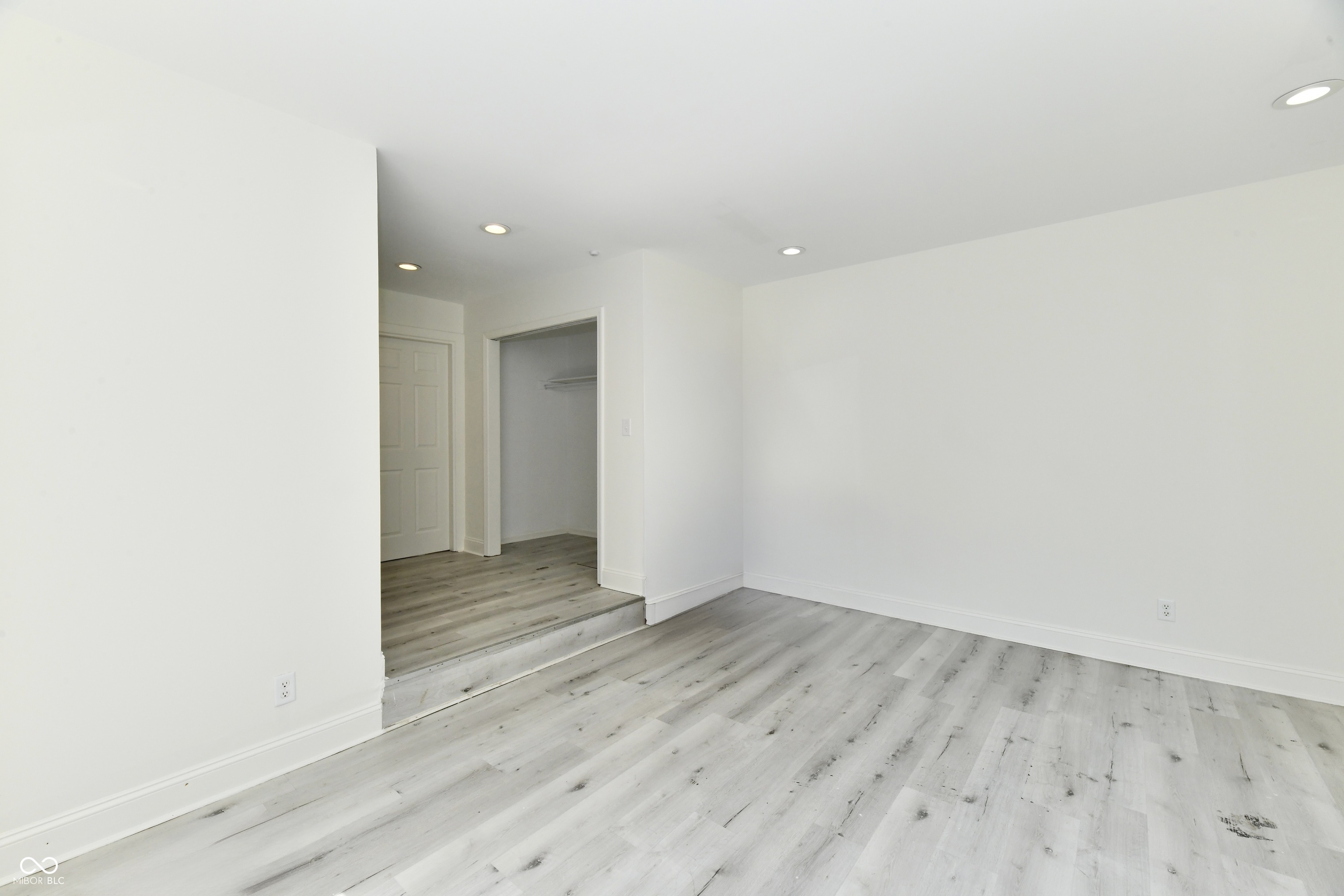 7911 Guion Road Indianapolis, IN 46268 - Photo 12 of 30 Gallery Image 12