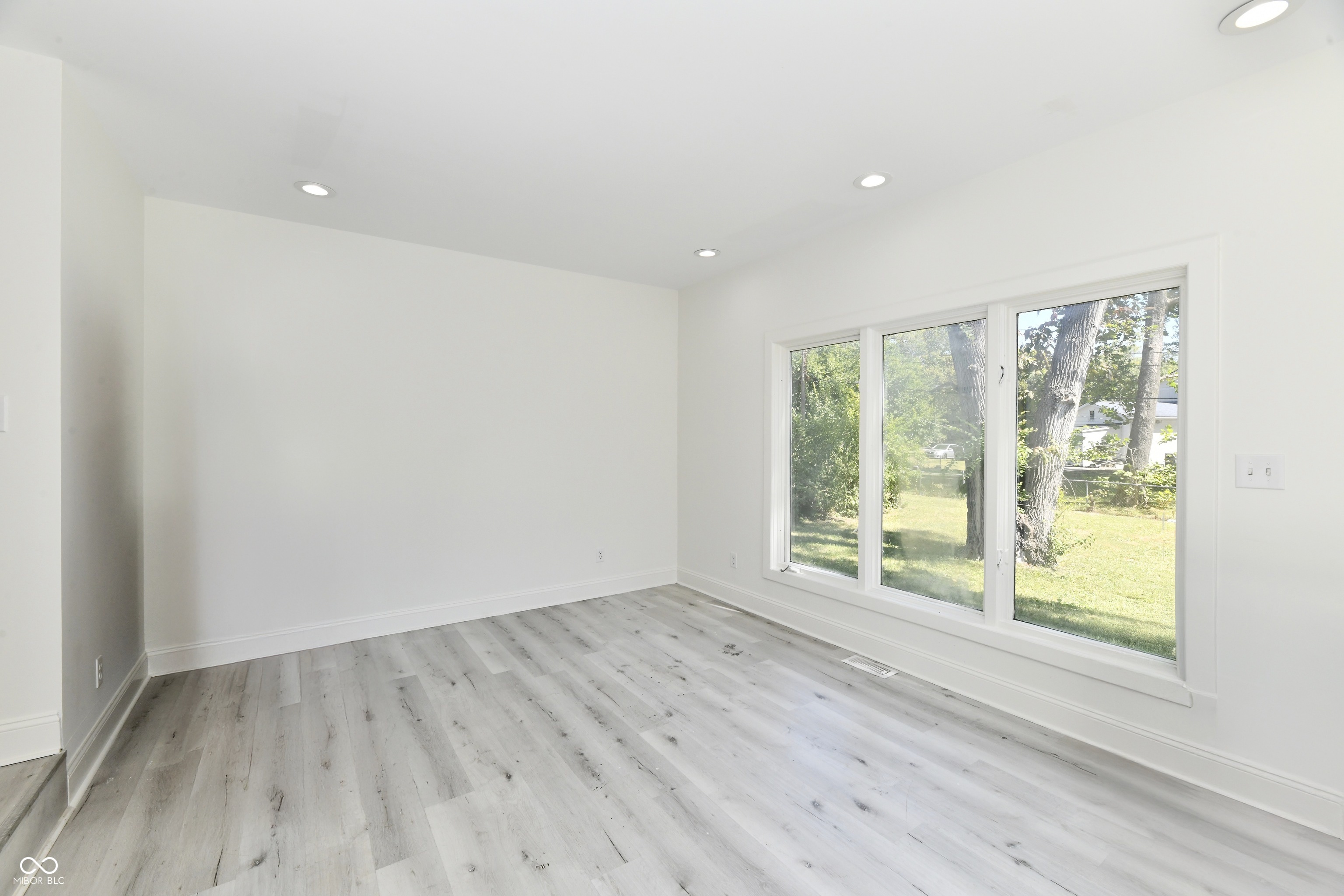 7911 Guion Road Indianapolis, IN 46268 - Photo 13 of 30 Gallery Image 13